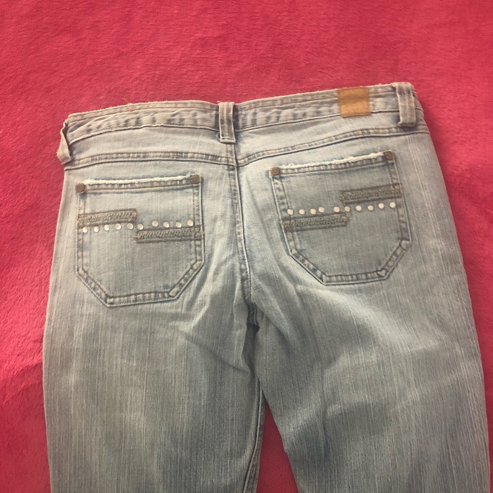 Light wash jeans with bling pockets 💎 - Picture 3 of 8